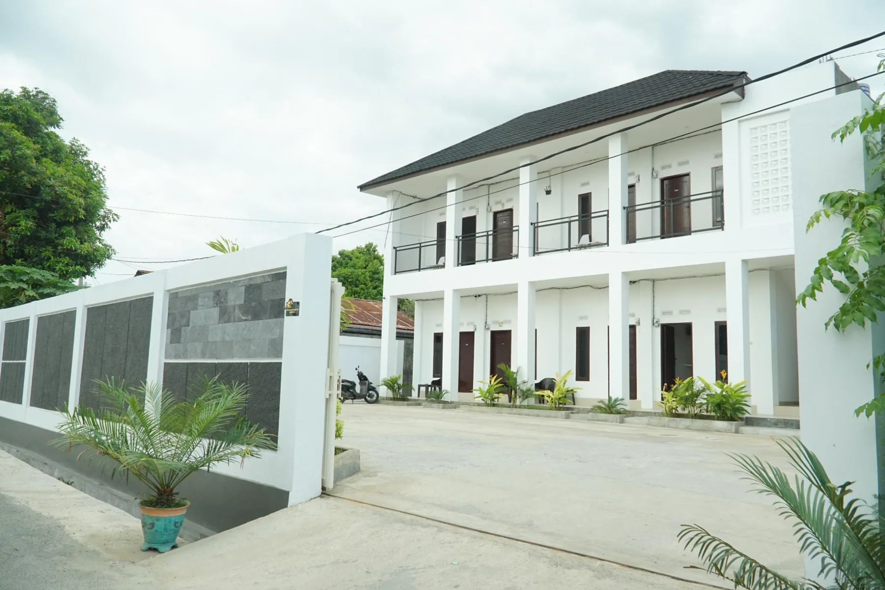 Kencana Homestay Garuda tampak depan